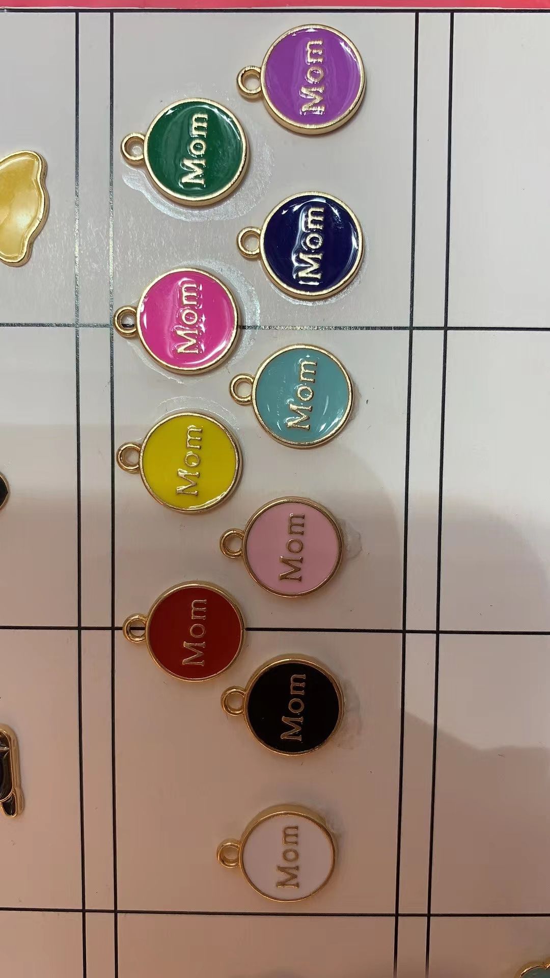 Best-selling duck-shaped jewelry accessories, alloy accessories, white claw accessories, bright color accessories, alloy round letters