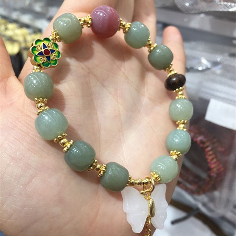 The surface of the l bright crystal jewelry natural old-shaped bead bracelet is smooth and fine details Picture