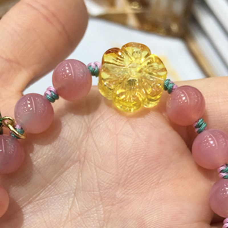 The surface of the l bright crystal jewelry natural salt source agate bracelet is smooth and fine details Picture