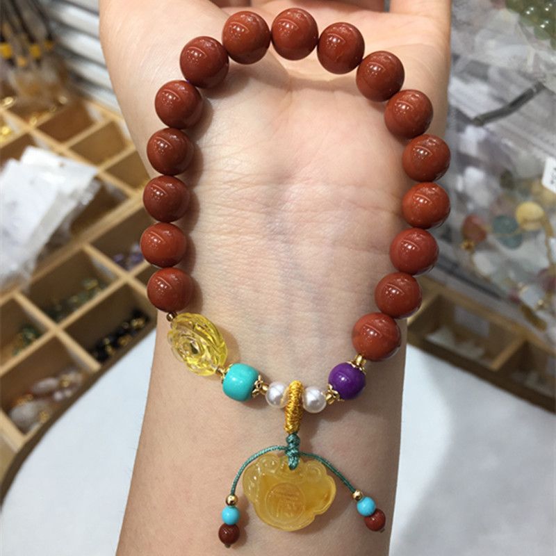 The Liangcai Jingzhu Bao natural Nan Hong bracelet has sufficient water head and a smooth and fine surface details Picture