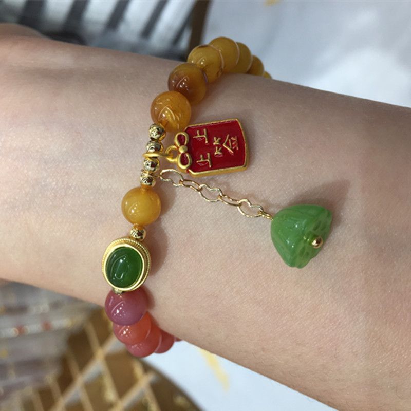 The surface of the bright crystal jewelry natural multi-treasure bracelet is smooth and fine Item Picture