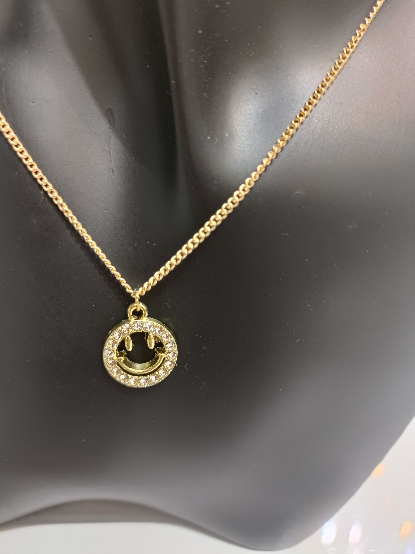 Smiling collarbone chain, necklace detail image 2