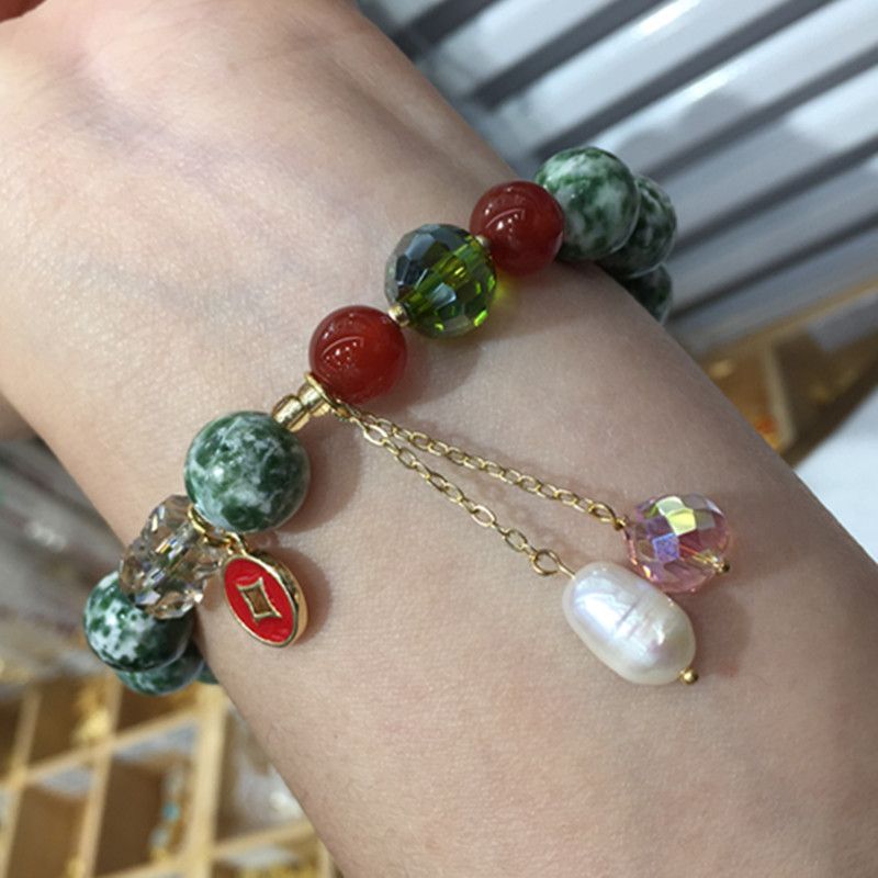 The surface of the Liangcaijing jewelry natural Hetian jade bracelet is smooth and fine Application Scenario