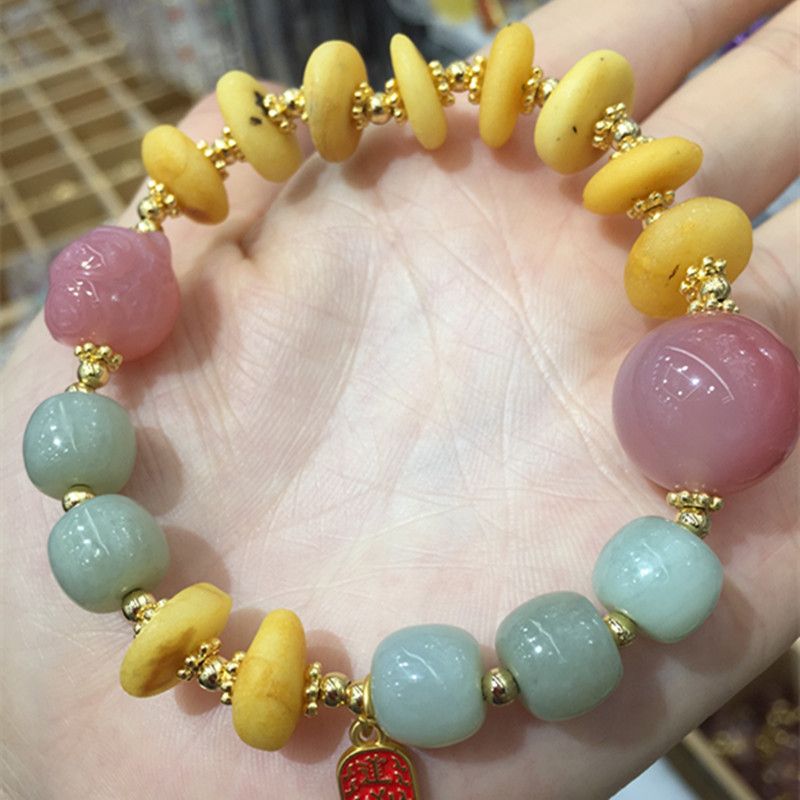 The bright crystal jewelry natural multi-treasure bracelet has vivid colors and abundant water content