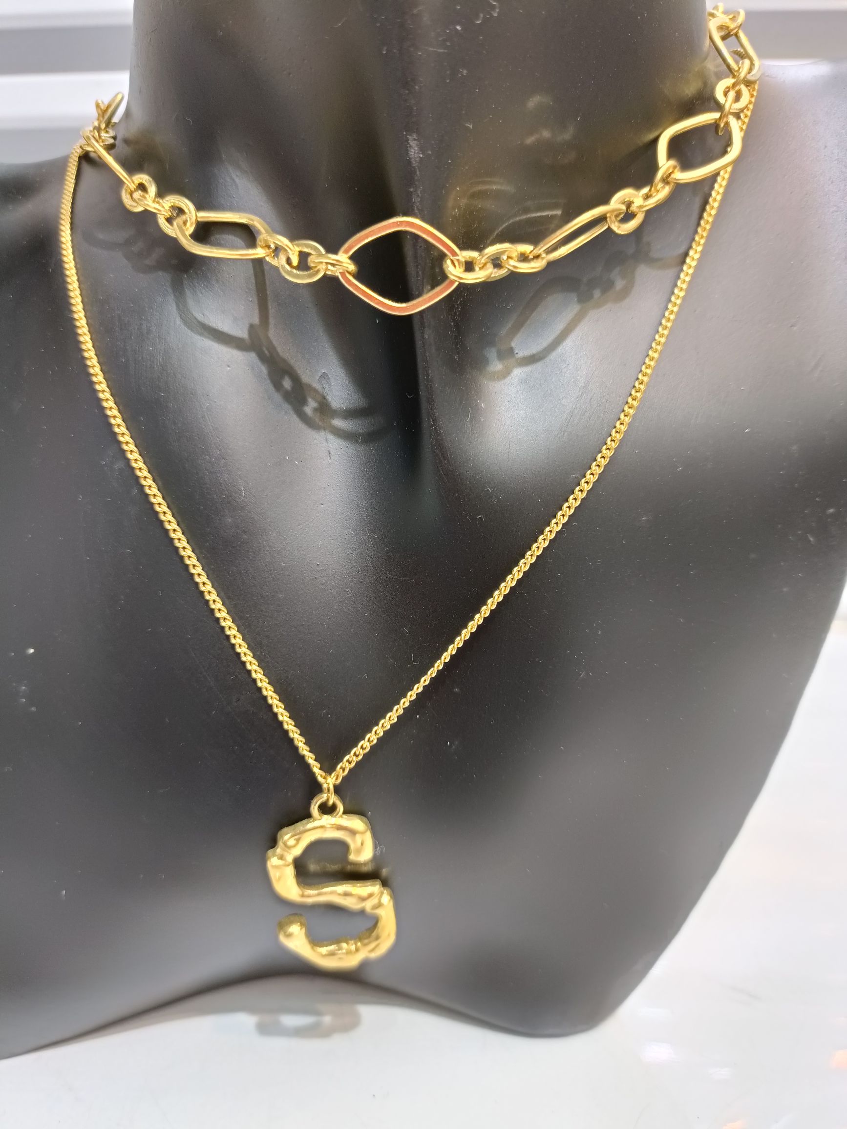 S necklace, collarbone chain, trendy accessories details Picture