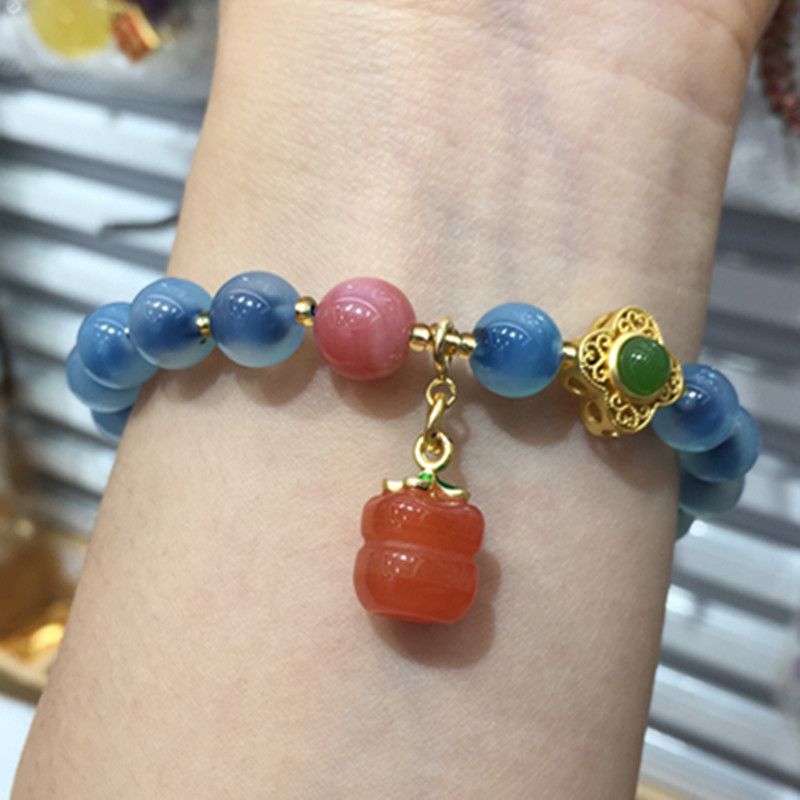 The bright crystal jewelry natural sugar heart agate bracelet has vivid colors and a smooth surface Item Picture