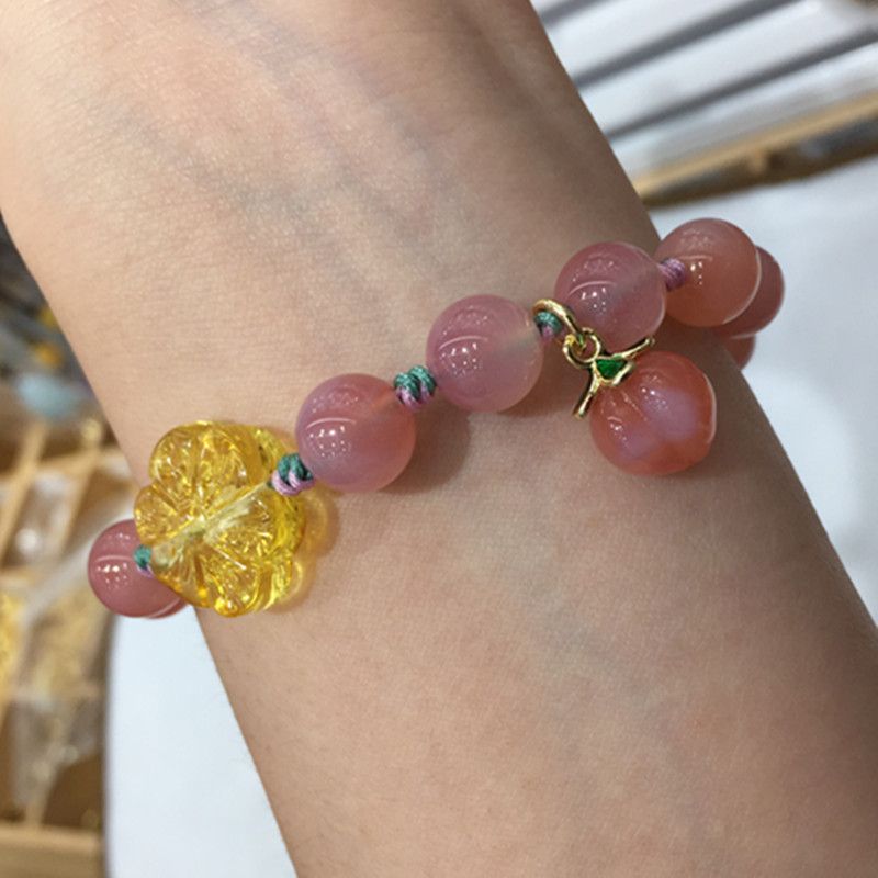 The surface of the l bright crystal jewelry natural salt source agate bracelet is smooth and fine Specification image