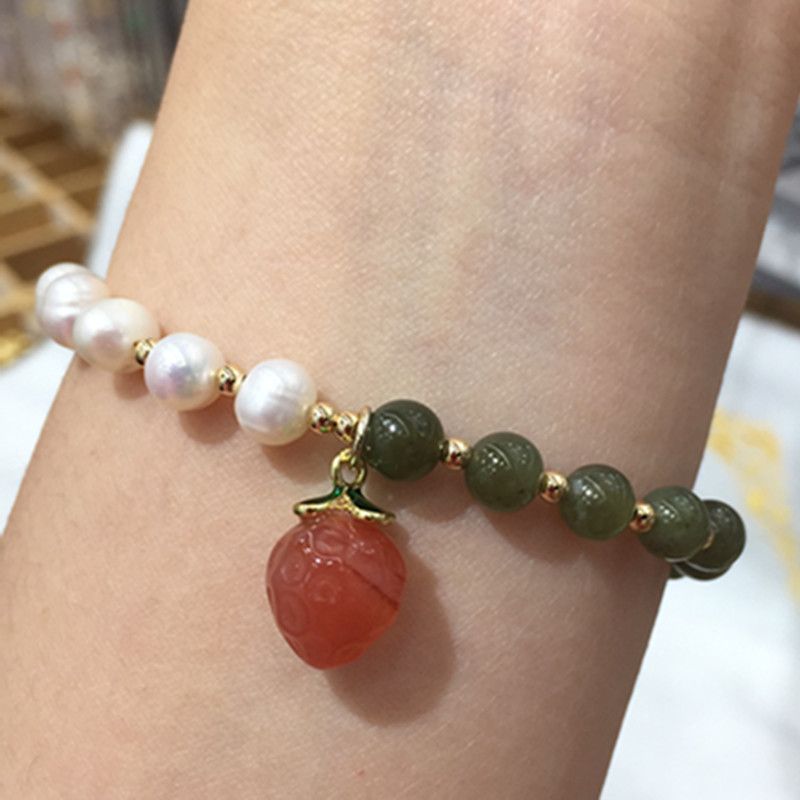 The bright crystal jewelry bracelet made of natural jasper and pearls features vivid colors and abundant water content Specification image