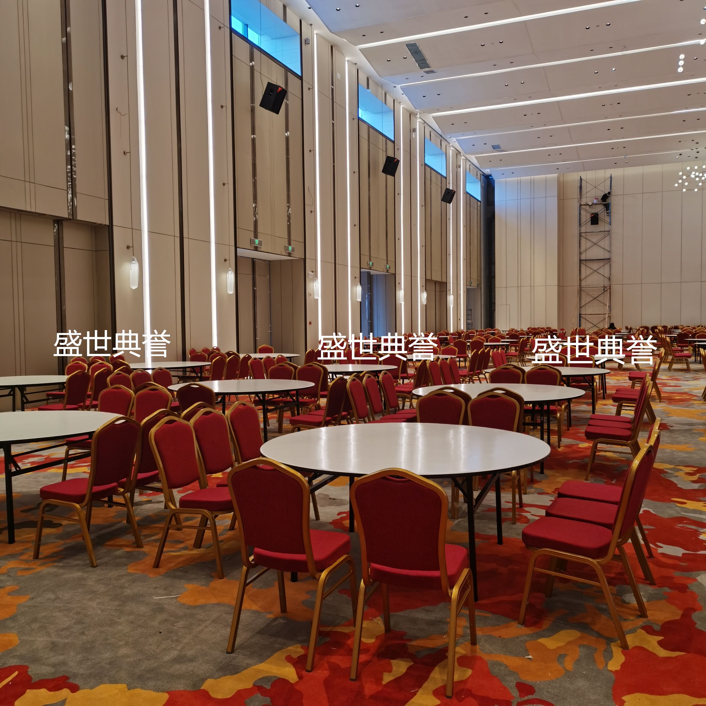 Wuhan International Five-star Hotel banquet dining tables and chairs, banquet center aluminum alloy dining chairs, conference center folding chairs Application Scenario
