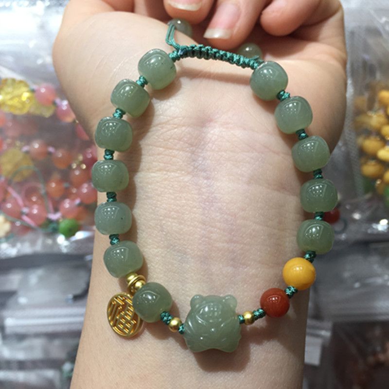 The Liangcai Jing jewelry natural Hetian jade tiger bracelet has a high water head details Picture