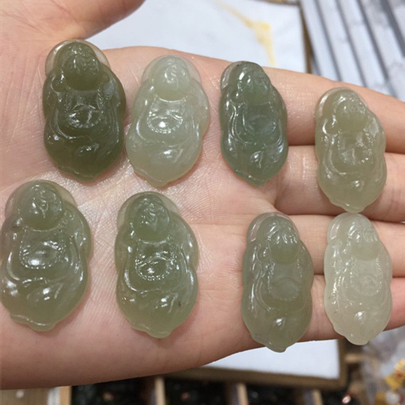 The Liangcai Jing jewelry natural Hetian jade Buddha pendant made of Qinghai material has a sufficient water head and a smooth and fine surface details Picture