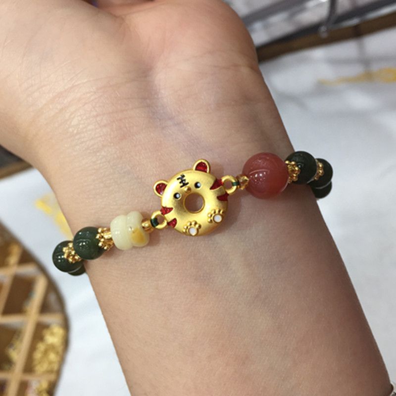 The Liangcai Jing jewelry natural Hetian jade tiger bracelet has sufficient water head and a smooth and fine surface Specification image