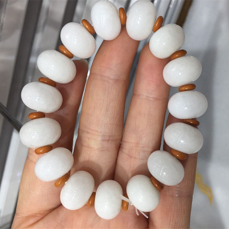 The Liangcai Jing jewelry natural Hetian white jade abacus bead bracelet has sufficient water head and a smooth and fine surface details Picture