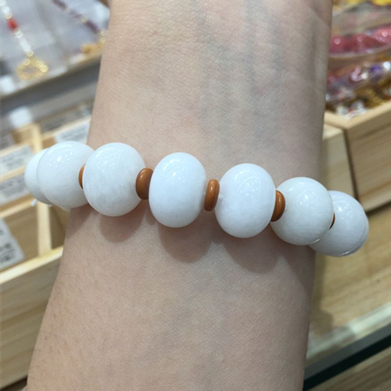 The Liangcai Jing jewelry natural Hetian white jade abacus bead bracelet has sufficient water head and a smooth and fine surface Item Picture