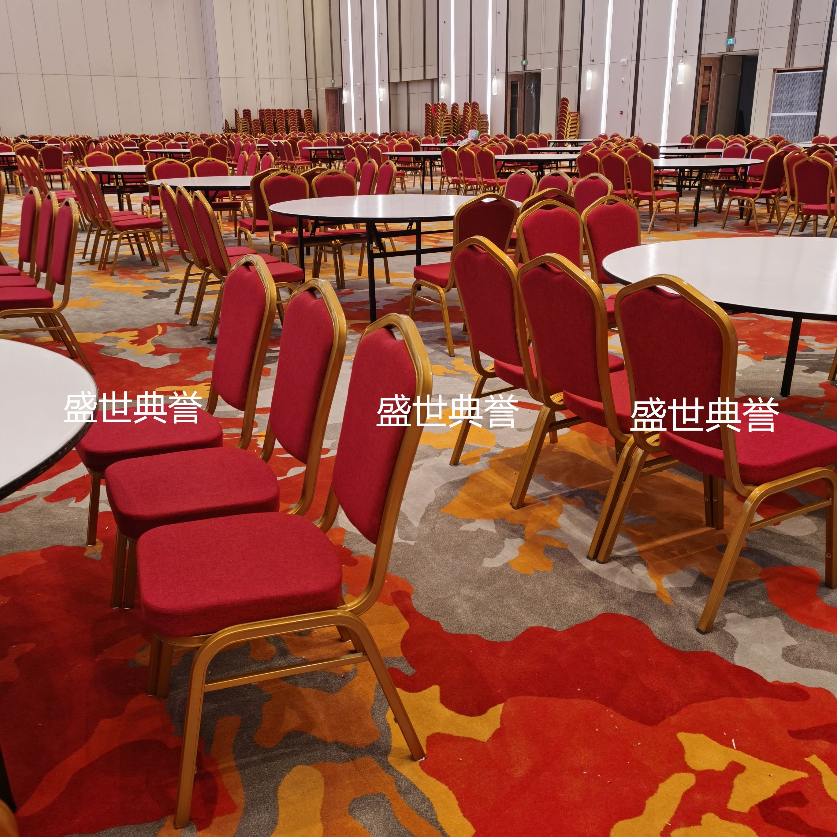 Wuhan International Five-star Hotel banquet dining tables and chairs, banquet center aluminum alloy dining chairs, conference center folding chairs Specification image