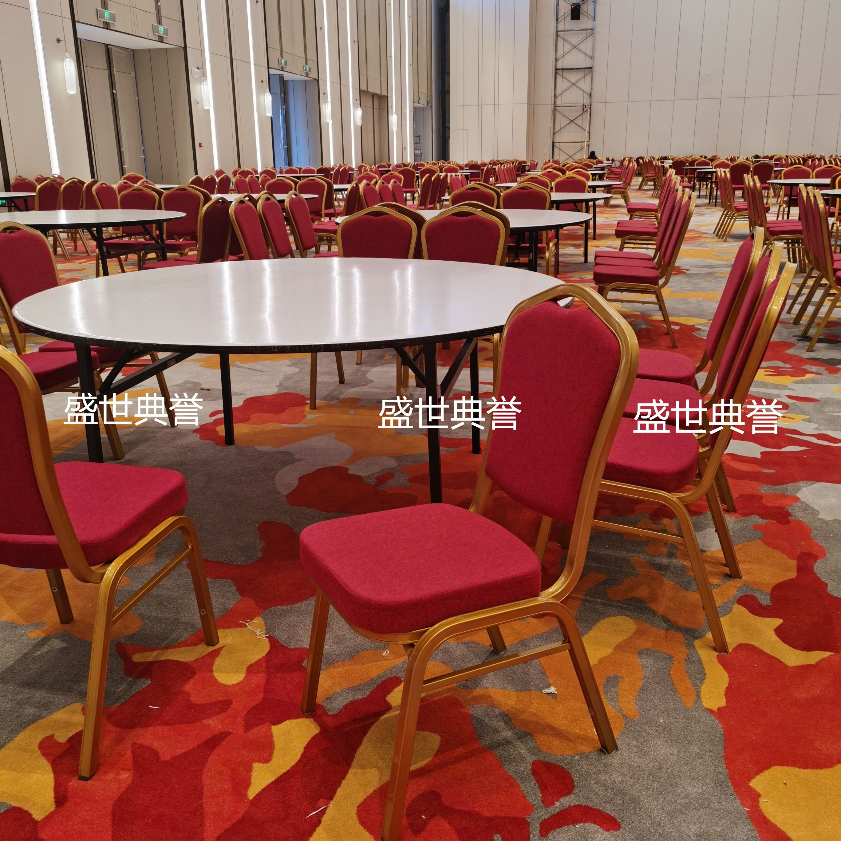 Wuhan International Five-star Hotel banquet dining tables and chairs, banquet center aluminum alloy dining chairs, conference center folding chairs details Picture
