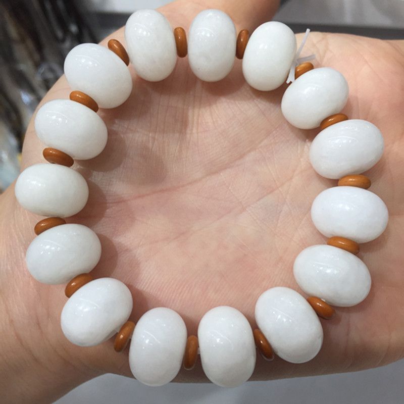 The Liangcai Jing jewelry natural Hetian white jade abacus bead bracelet has sufficient water head and a smooth and fine surface