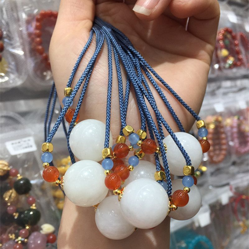 The natural Hetian white jade necklace of Liangcaijing jewelry is well-hydrated and has a smooth and fine surface Item Picture
