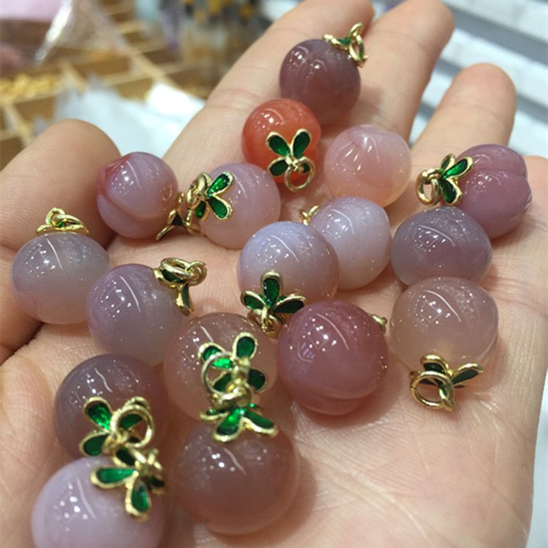 Bright crystal jewelry, natural salt source agate, small peach pendant, various and versatile, with sufficient water head Item Picture