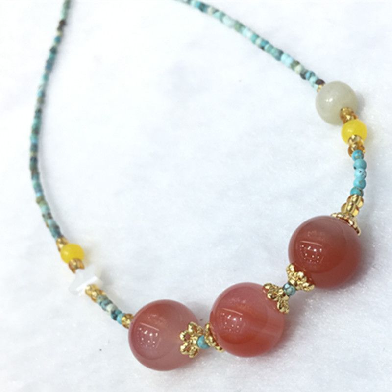 The natural salt source agate pendant necklace with bright crystal jewelry is smooth and delicate, and the wearing effect is excellent Specification image