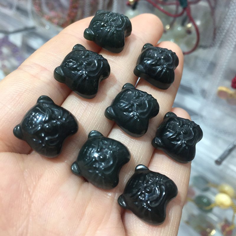 The natural Hetian jade pagoda green tiger accessory of Liangcaijing jewelry has fine material and sufficient water content