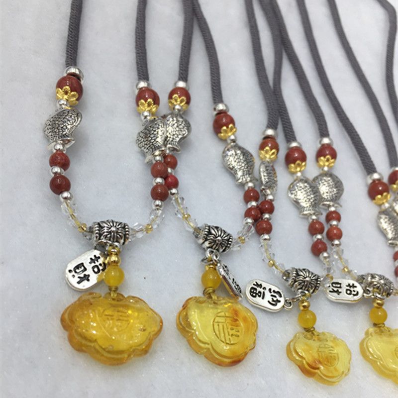The bright crystal jewelry natural beeswax pendant necklace is smooth and delicate, and the wearing effect is excellent details Picture