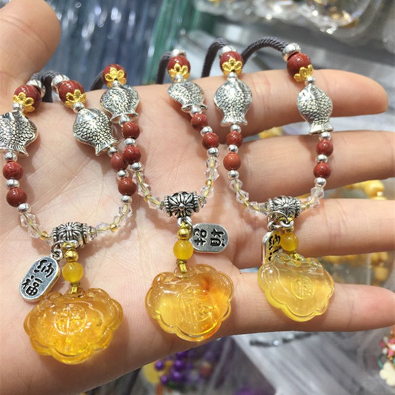 The bright crystal jewelry natural beeswax pendant necklace is smooth and delicate, and the wearing effect is excellent Application Scenario