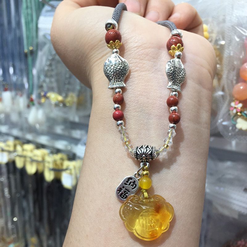 The bright crystal jewelry natural beeswax pendant necklace is smooth and delicate, and the wearing effect is excellent Item Picture