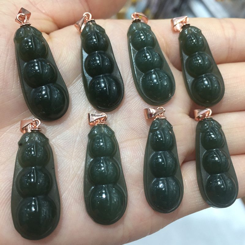 The natural Hetian jade green bean pendant of Liangcaijing jewelry is made of fine and dense material Application Scenario