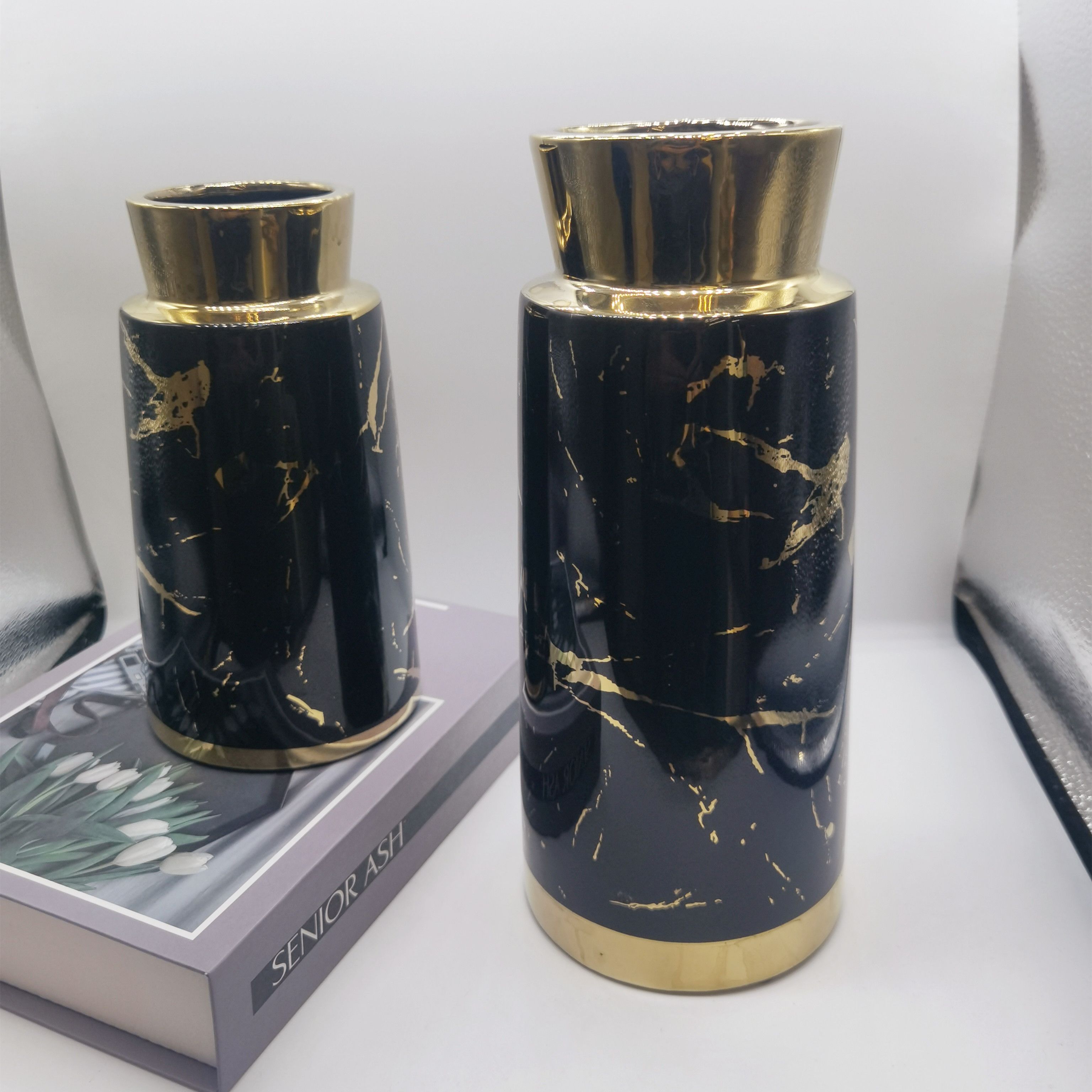 New ceramic electroplated gold vase, home decoration item, wedding and hotel soft furnishing handicraft, living room dining table decoration cabinet, entrance hall flower arrangement, small vase details Picture