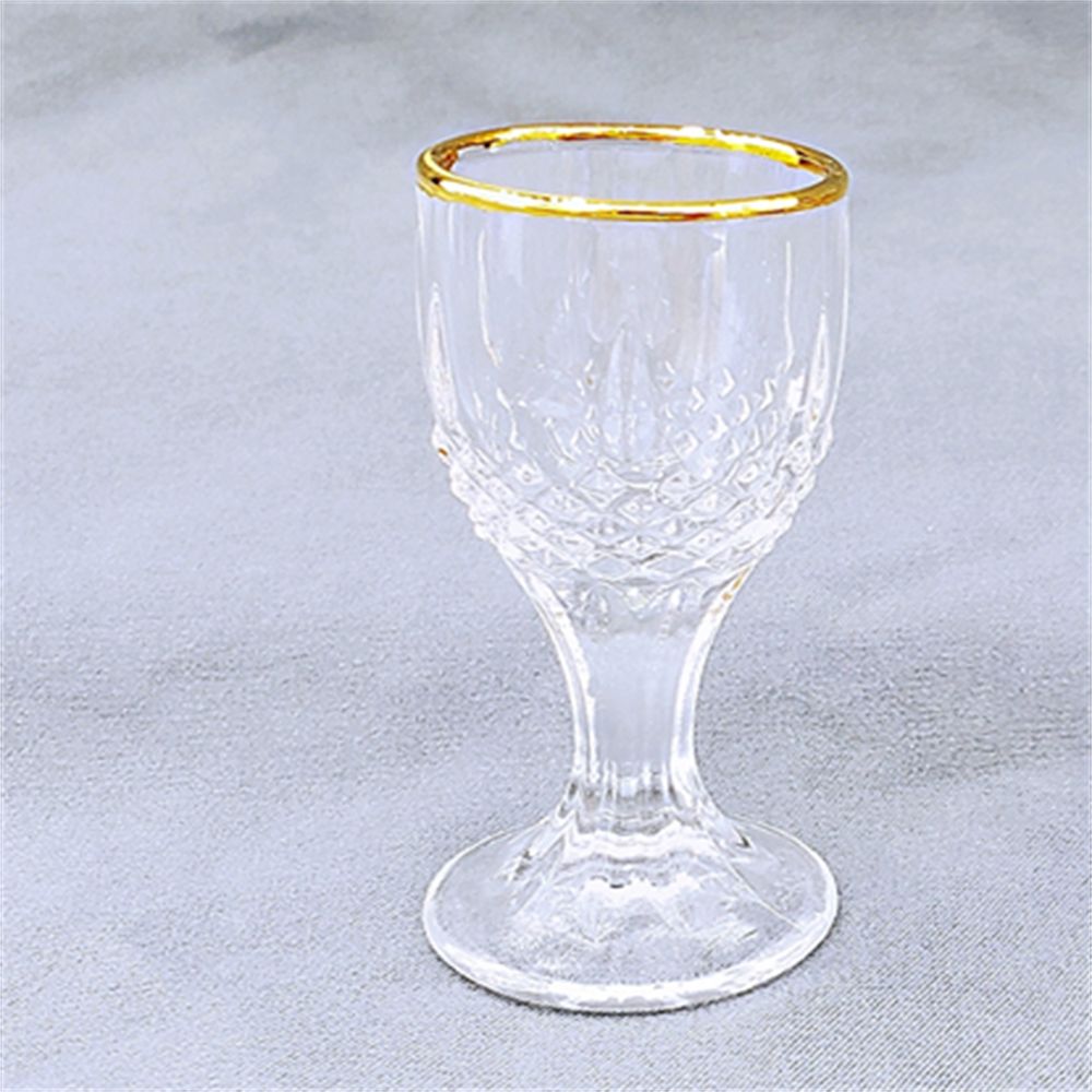 Copa de licor de cristal de pies altos tazas de licor de borde dorado talladas a mano copa de licor copa de licor maotai copa de licor cristal de cristal de una boca Item Picture