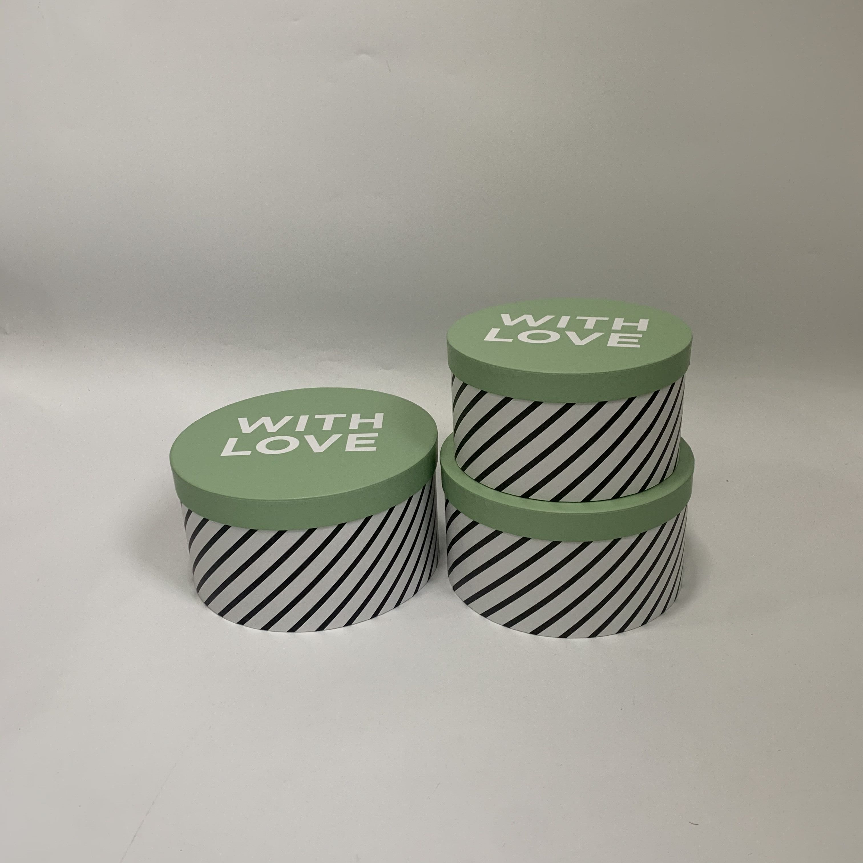 Vina's fashionable and simple round gift box packaging box, round diagonal flower bucket, three-piece set, fresh flower gift box, flower box, and souvenir gift box Application Scenario