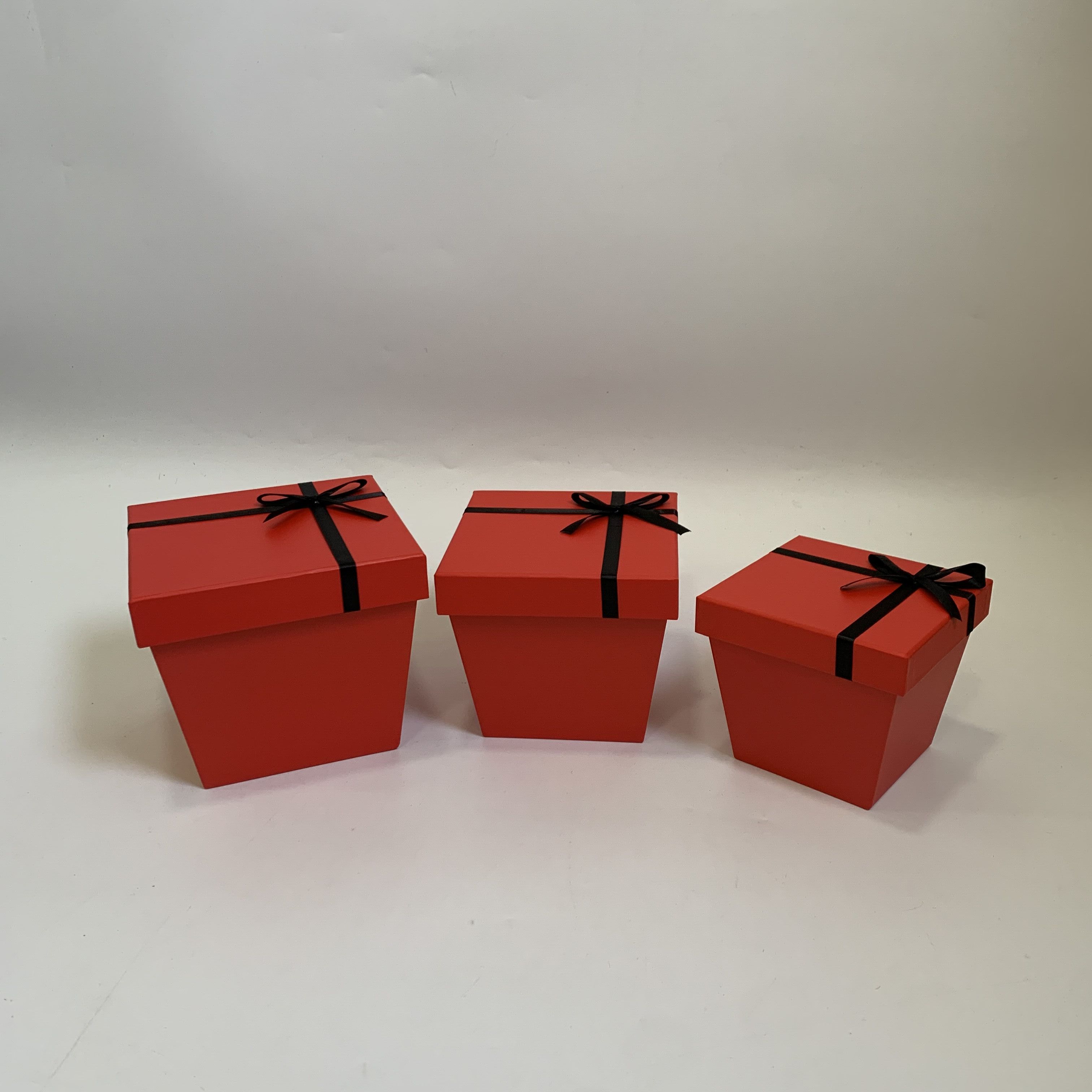 Vina square trapezoidal set of three flower gift boxes, souvenir gift boxes, packaging gift boxes, gift boxes, flower boxes Item Picture