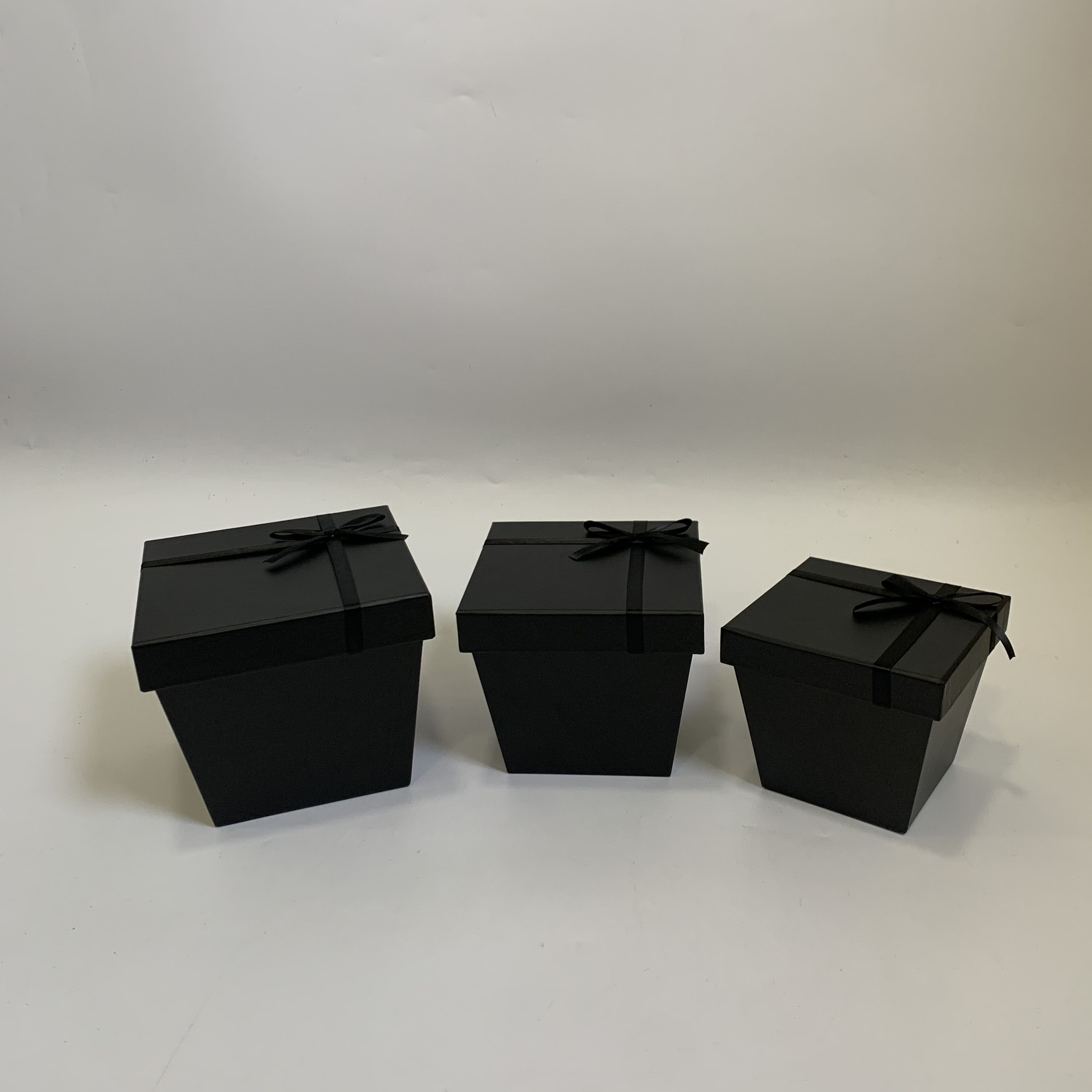 Vina square trapezoidal set of three flower gift boxes, souvenir gift boxes, packaging gift boxes, gift boxes, flower boxes details Picture