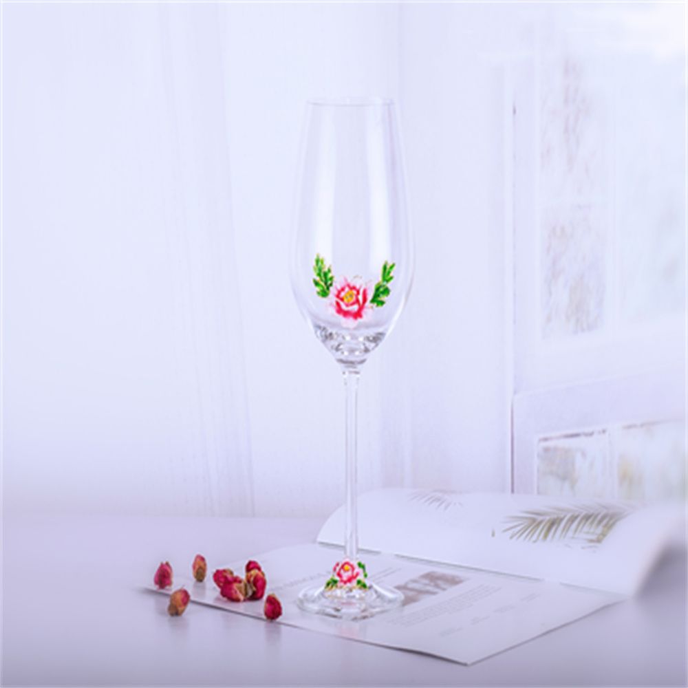 كأس الكريستال ذو القدمين الحمراء Specification image