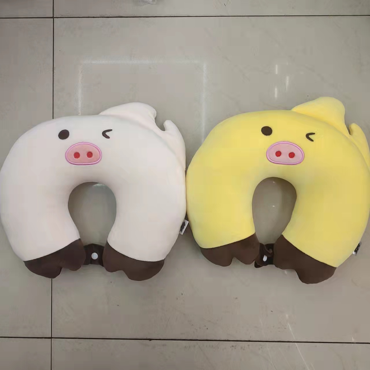 卡通造型火焰猪U型枕颈枕飞机枕午睡