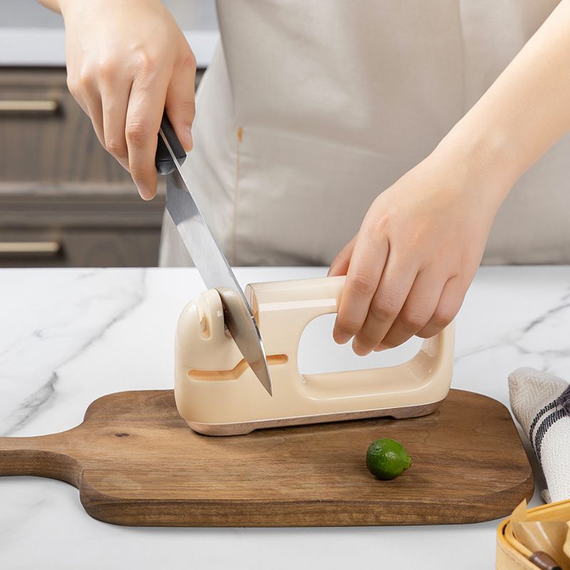 Four-in-one rapid knife sharpener for export Application Scenario