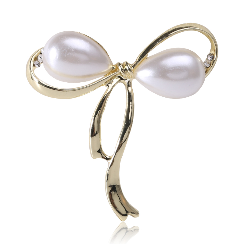 Factory direct sales, popular in foreign trade, high-end and elegant neckline, anti-glare, fixed clothing, silk scarves, sweaters, cardigans with brooches Application Scenario