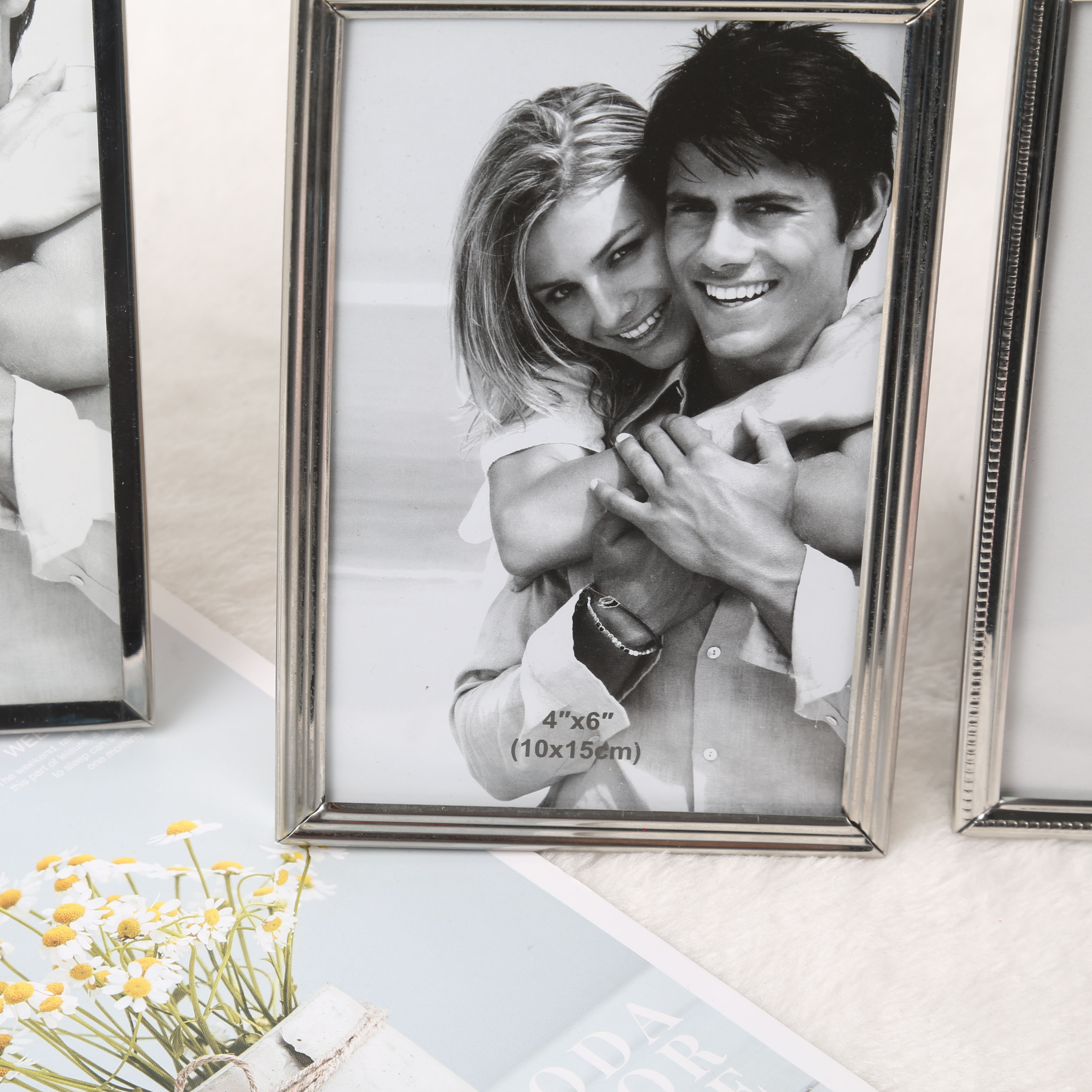 Simple aluminum alloy picture frame outer frame, wall-mounted Nordic photo frame, ins display stand, custom-made photo puzzle frame of any size Application Scenario