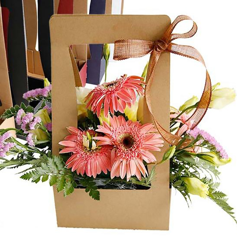 Wholesale and customized new hand-held flower packaging bags, paper bags and hand-held flower baskets details Picture