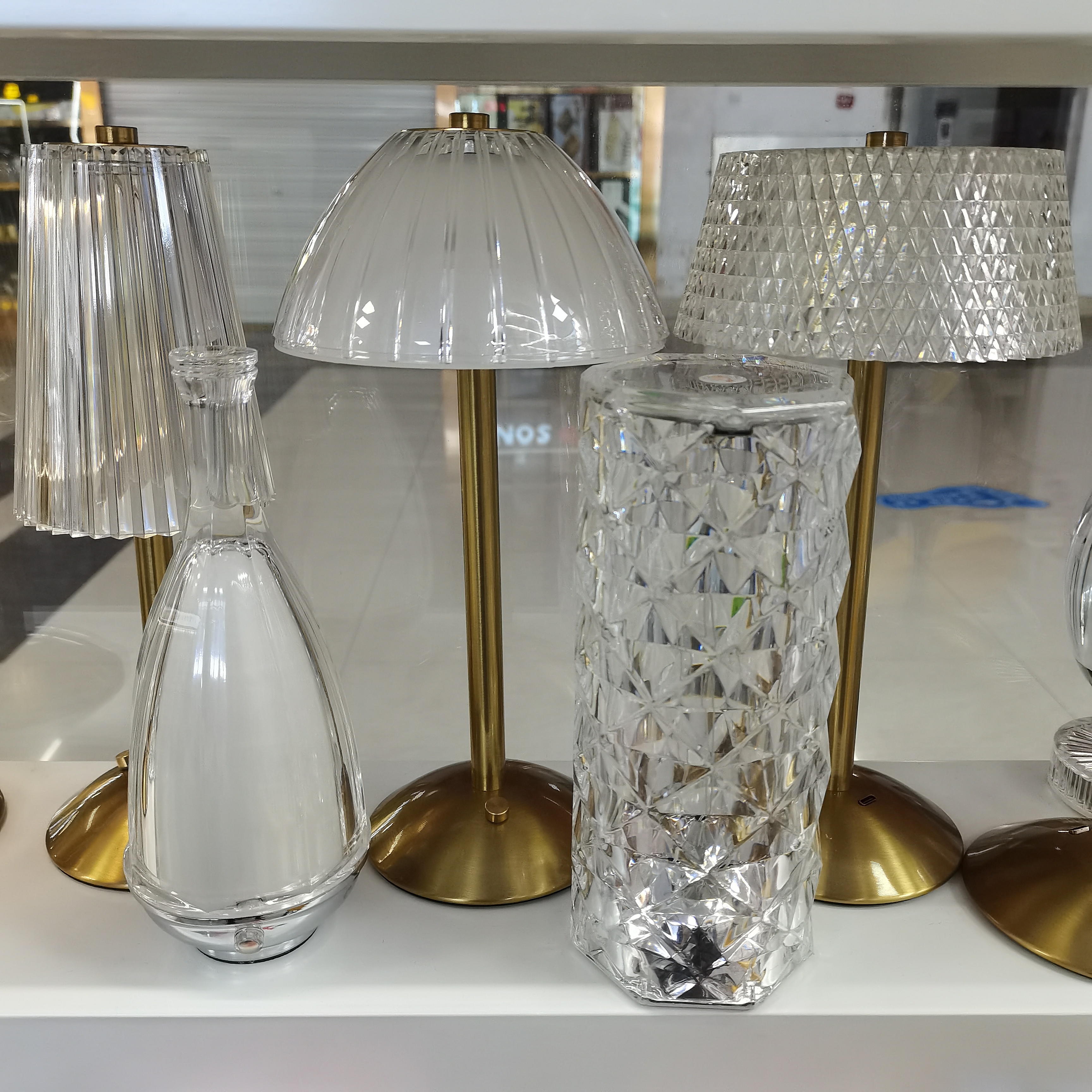 创意台灯/充电台灯/变色台灯白底实物图