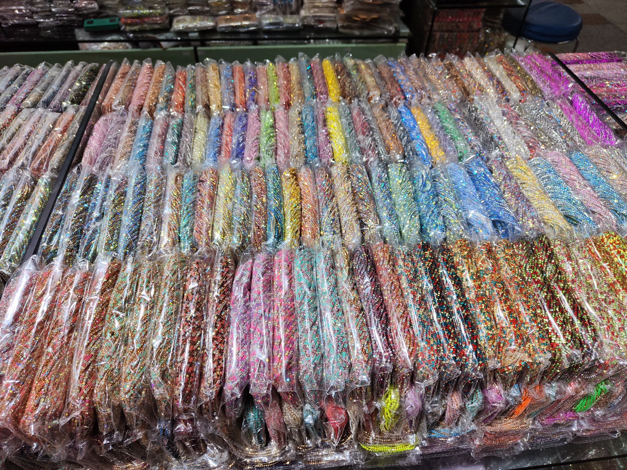 义乌金辉饰品厂，流行饰品，水钻2MM，S6手链，细手链，专业厂家，600多个颜色可选现货