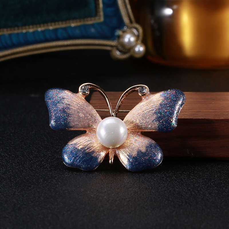 Factory direct sales, popular in foreign trade, high-end new butterfly flying brooch, frosted and painted butterfly natural freshwater pearl brooch, suit accessory Specification image