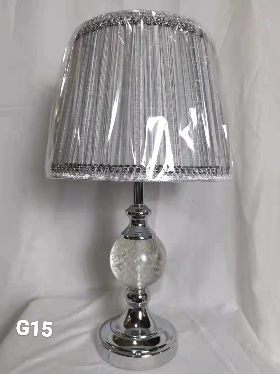 A popular copper natural-color glass crystal hardware table lamp Item Picture