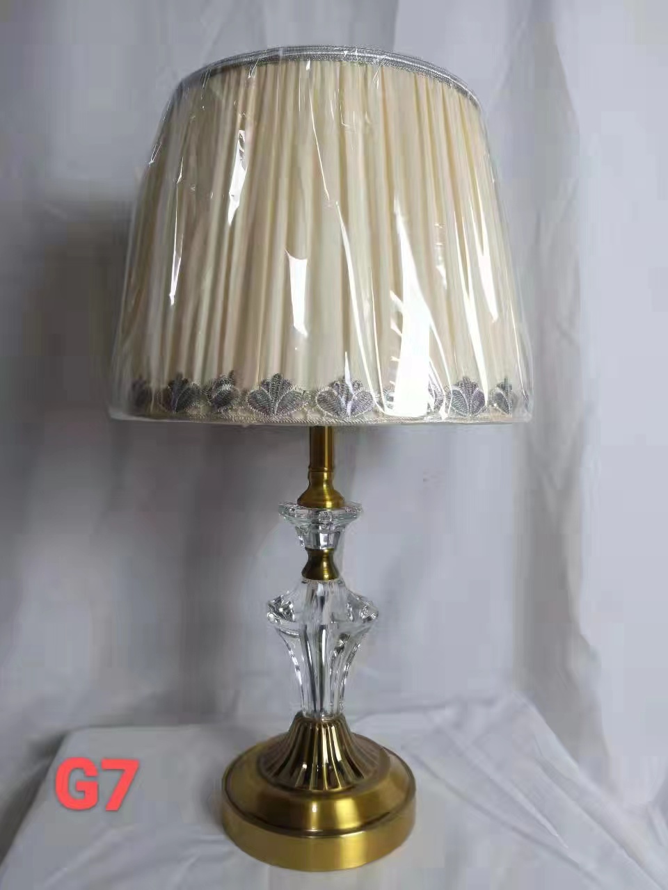 A small internet-famous copper natural-color glass crystal hardware table lamp Item Picture