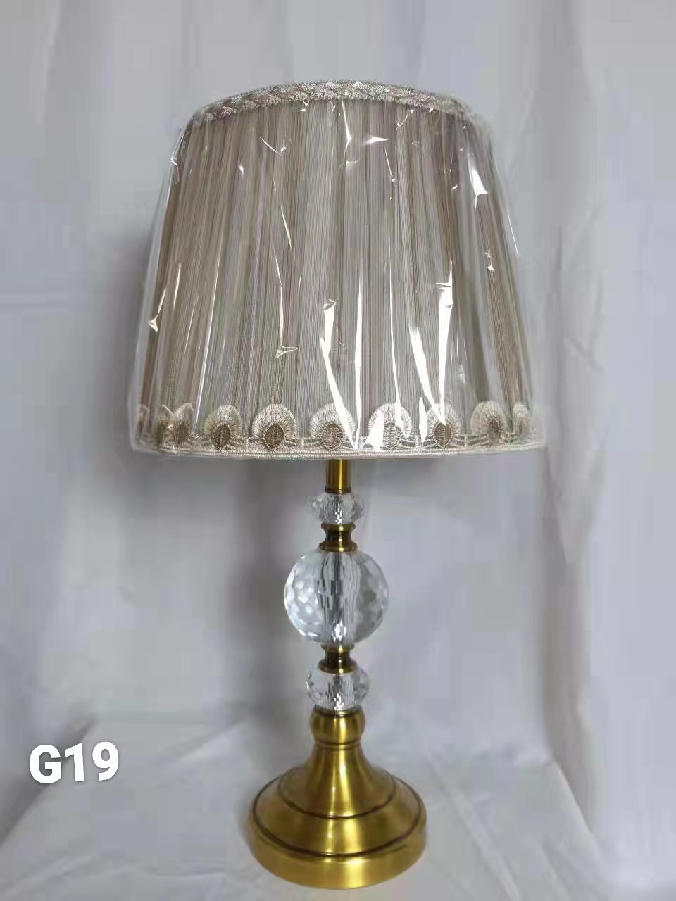 A popular copper natural-color glass crystal hardware table lamp details Picture