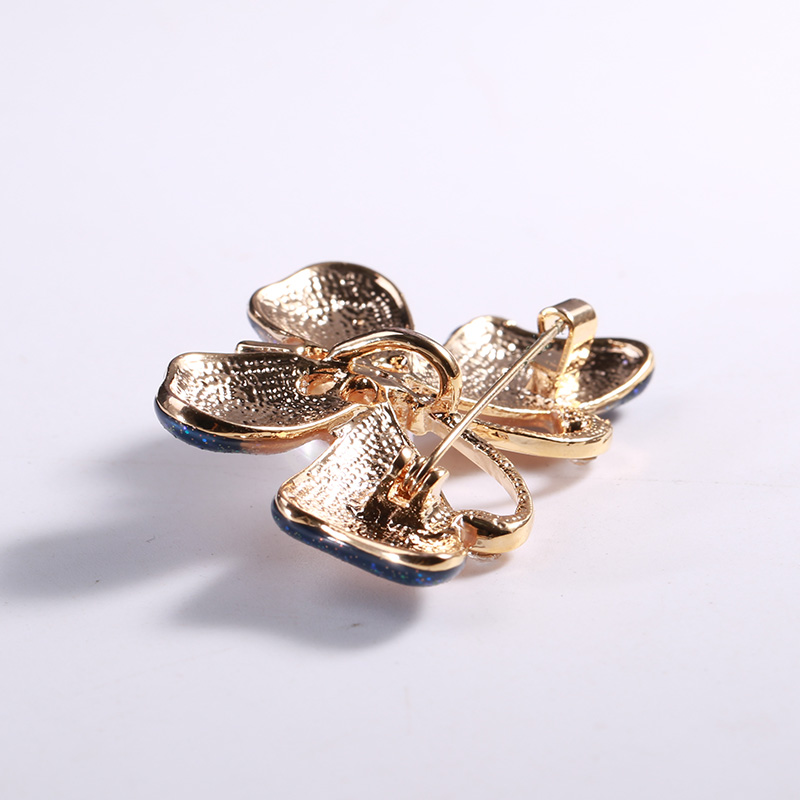 Factory direct sales, popular in foreign trade, high-end new butterfly flying brooch, frosted and painted butterfly natural freshwater pearl brooch, suit accessory Application Scenario