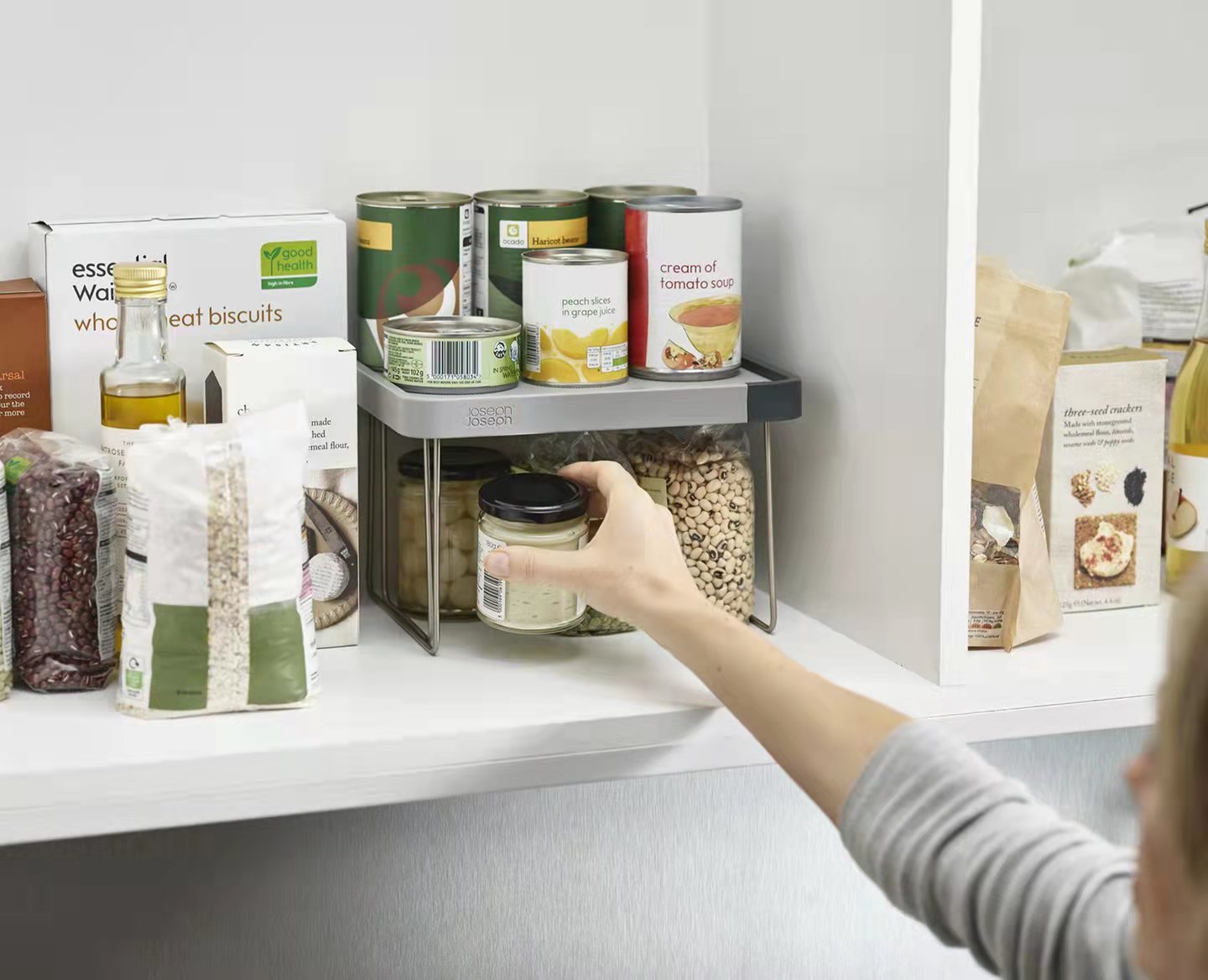 Retractable high platform storage rack