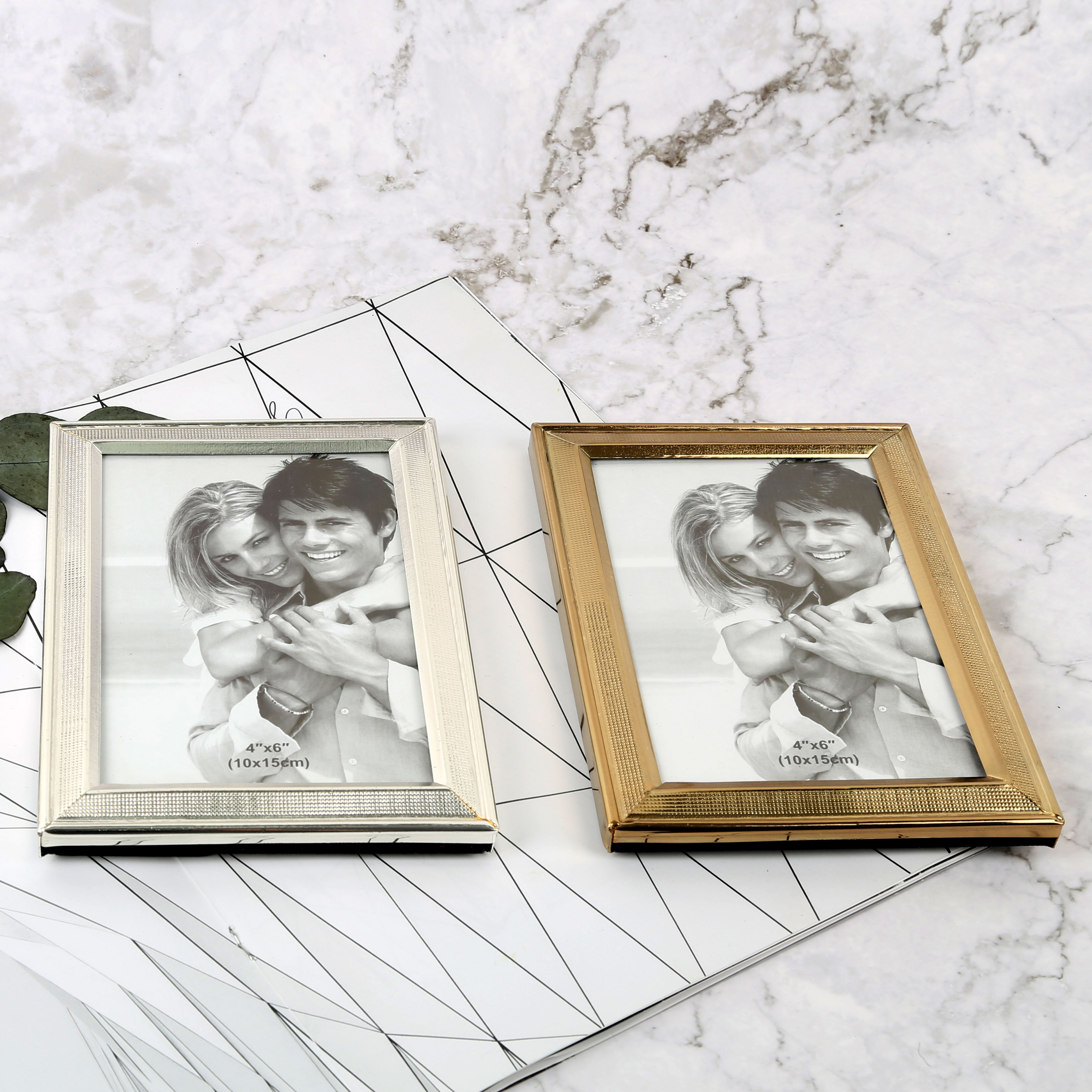 New European-style simple and classical stainless steel and aluminum alloy metal products for export, Amazon brushed photo bedside table ornaments, desks, children's photo frames, picture frames, factory direct sales details Picture