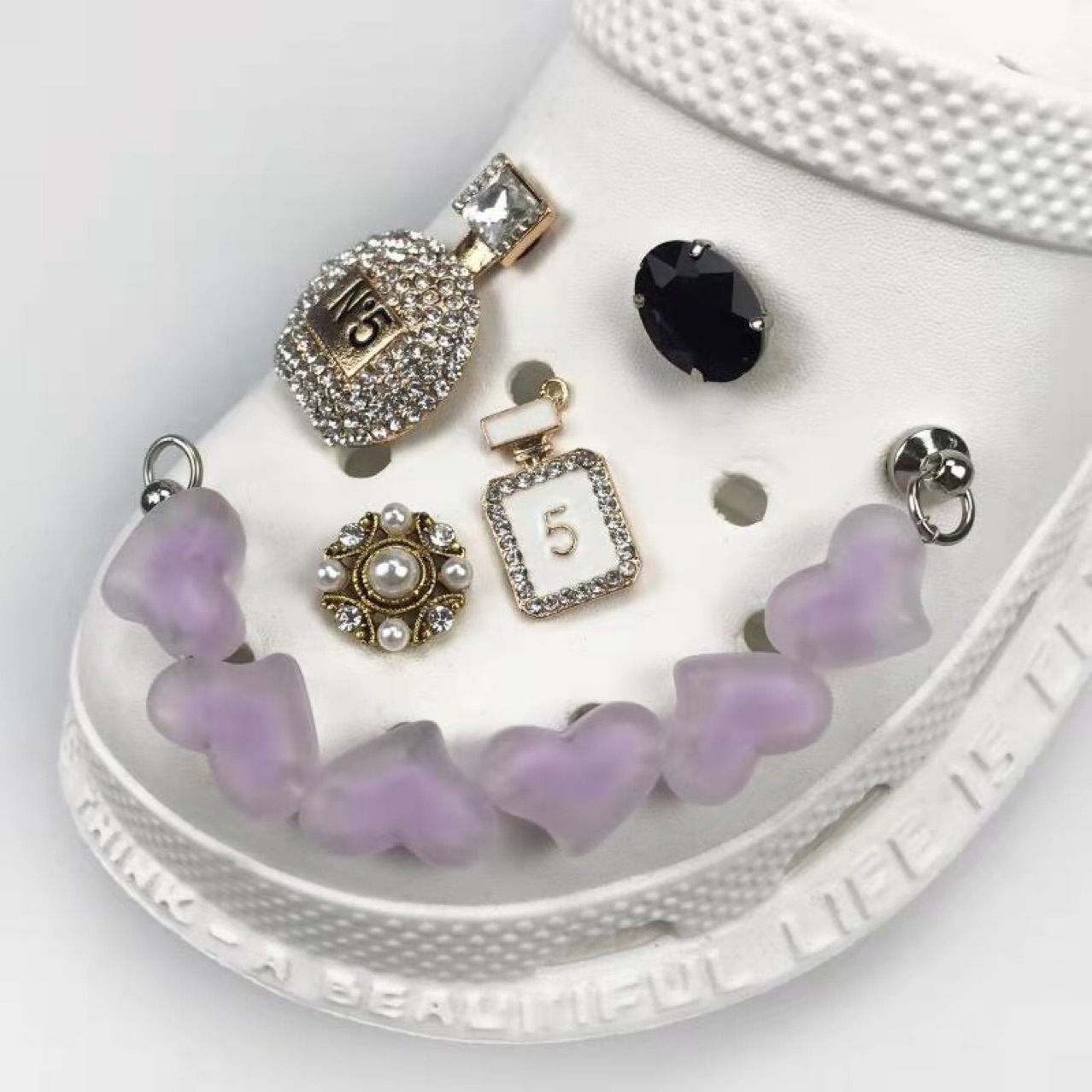Factory sales of in-stock shoes, flower shoes, buckle crocs, 3d heart-shaped DIY phone cases, decorative chain accessories, new styles Specification image